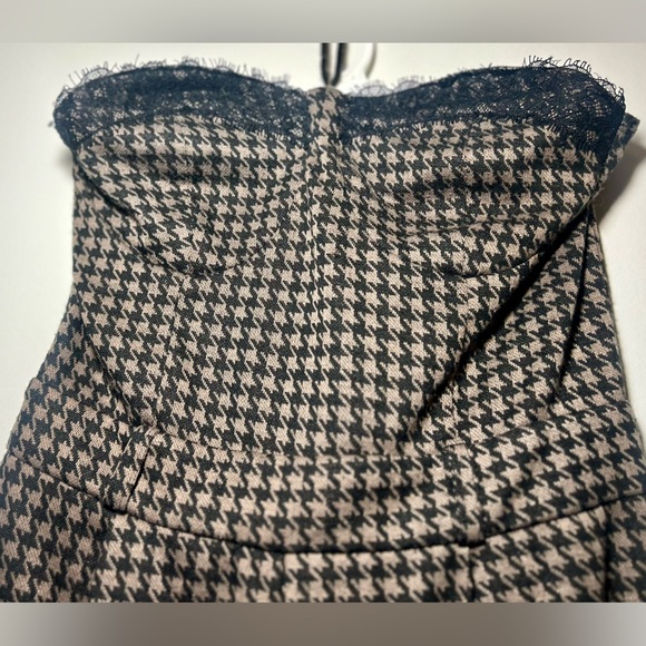 Houndstooth Patterned Sleeveless Jumpsuit - Picture 2 of 10